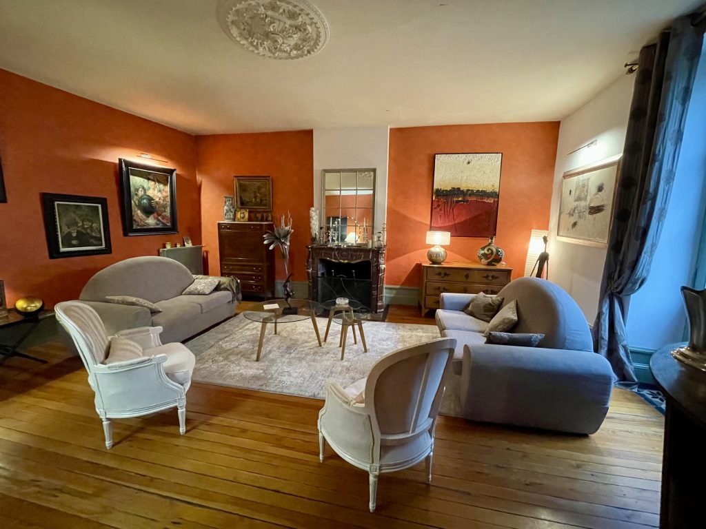 A character property for sale in the Bordeaux countryside